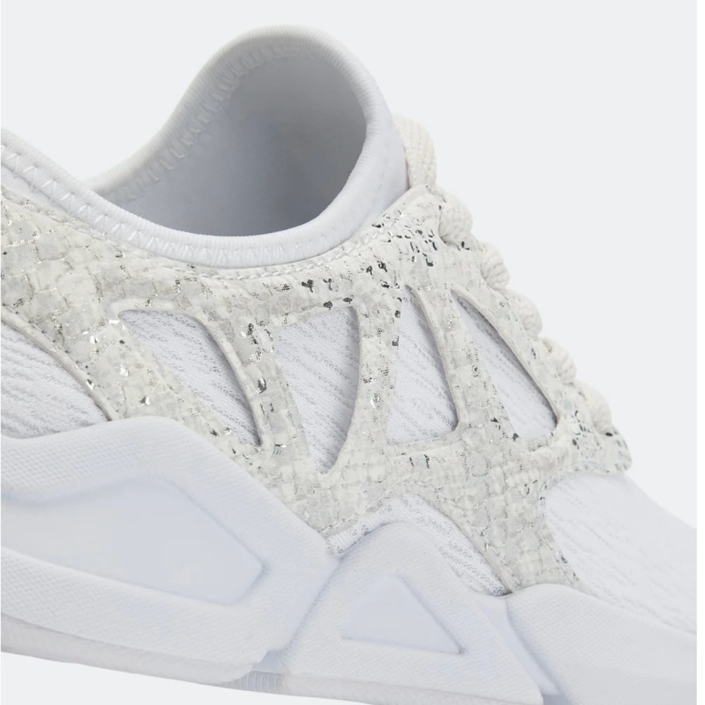 Fabletics Redondo Performance Sneaker - Picture 3 of 14